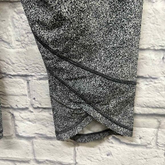 Lululemon Womens‎ 6 Tranquil Crop Rio Mist White Black Pants - Picture 5 of 7